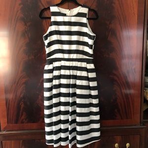 Black White Striped Midi Dress Fit Flare Pleated Skirt Pockets Size 8